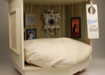 Luxurious-cat-bed-complete-with-miniature-wall-art-pieces-217x155