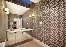 Mirrored-wall-and-wallpaper-create-a-spacious-look-in-the-bathroom-217x155