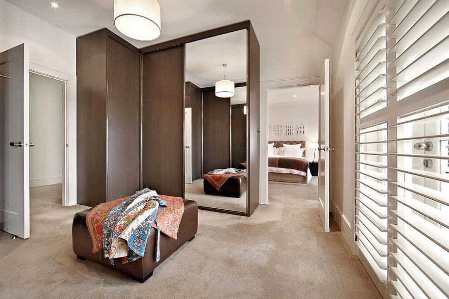 Modern bedroom and walk-in closet of the Melbourne home