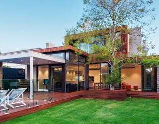 Vibrant Family Home in Melbourne Brings the Outdoors Inside