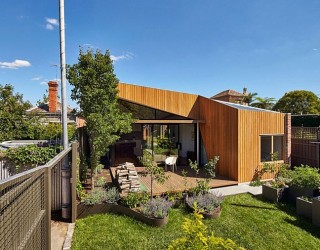 Modern Timber and Glass Extension Revamps Elegant Aussie Home