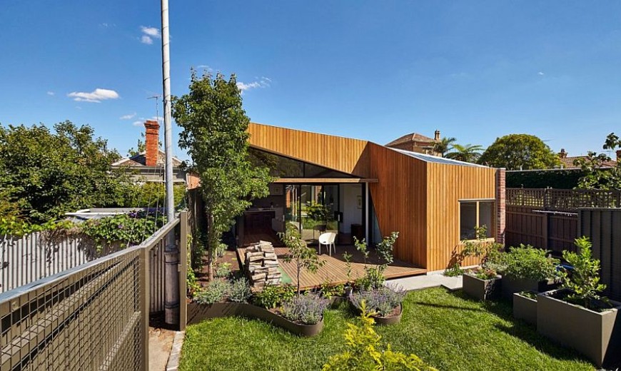 Modern Timber and Glass Extension Revamps Elegant Aussie Home