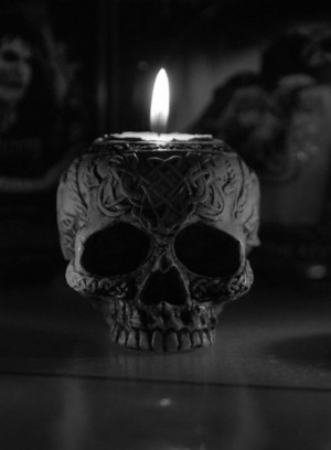 15 Creepy Gothic Candle Holder Ideas for a Scary Halloween | Decoist