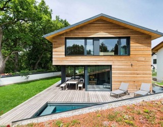 Home in Oberhaching: Modern Minimalism Encased in Warmth of Wood