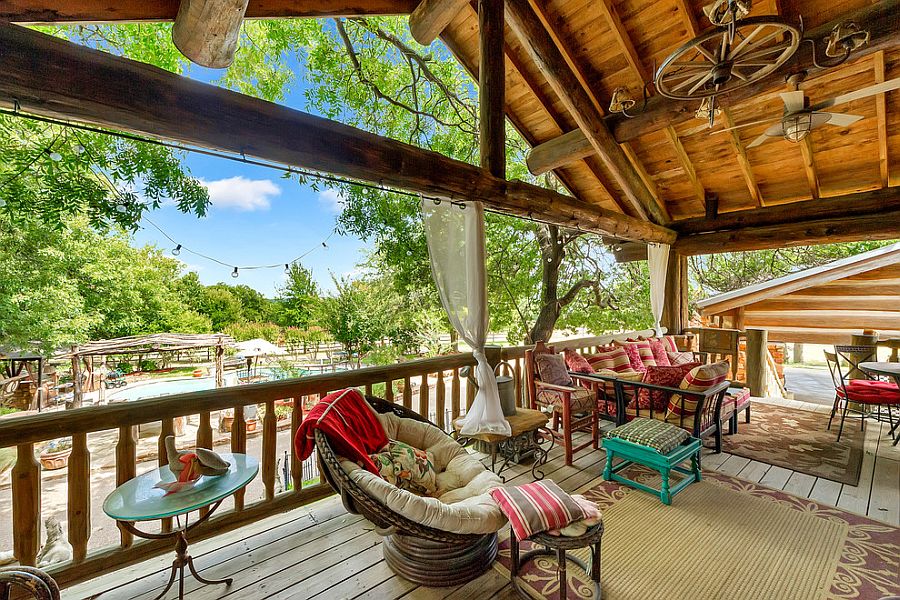 Rustic deck with lighter wooden tones and breezy decor serve you well all your long [Photography: Realty Pro Shots]