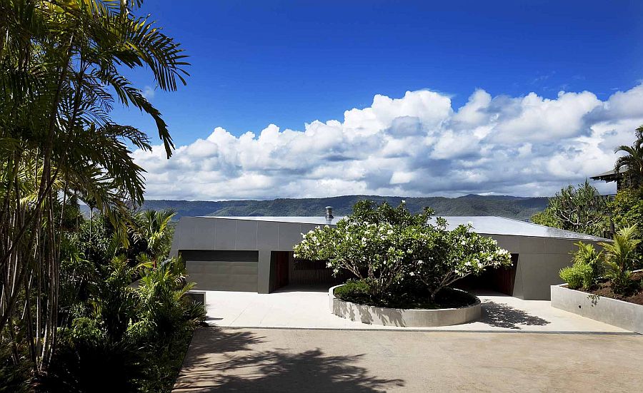 Street facade of the futuristic Aussie home offers complete privacy