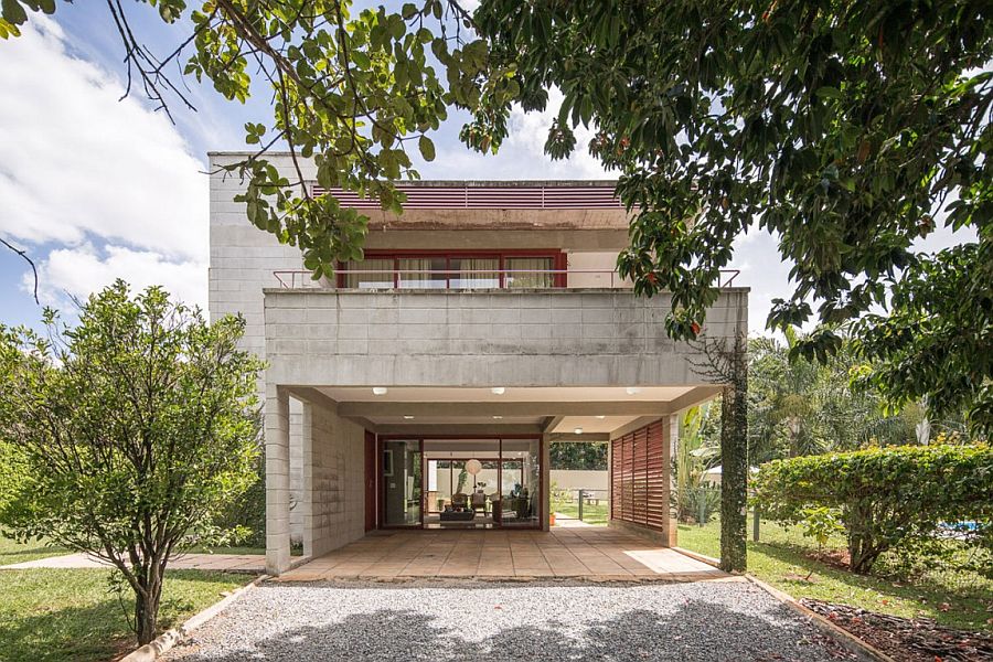 Three concrete cubic volumes combine to create lovely Brazilian home