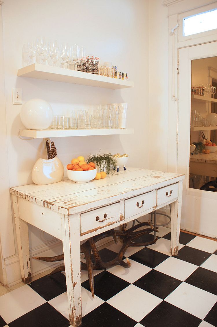 A weathered table is the ideal workstation in the shabby chic kitchen!