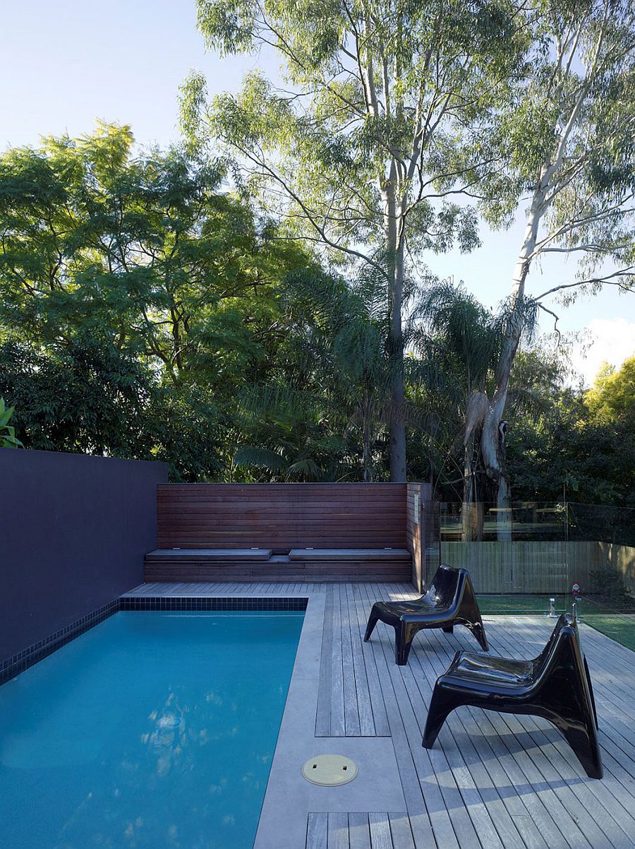 Built-in wooden bench on the deck also creates privacy