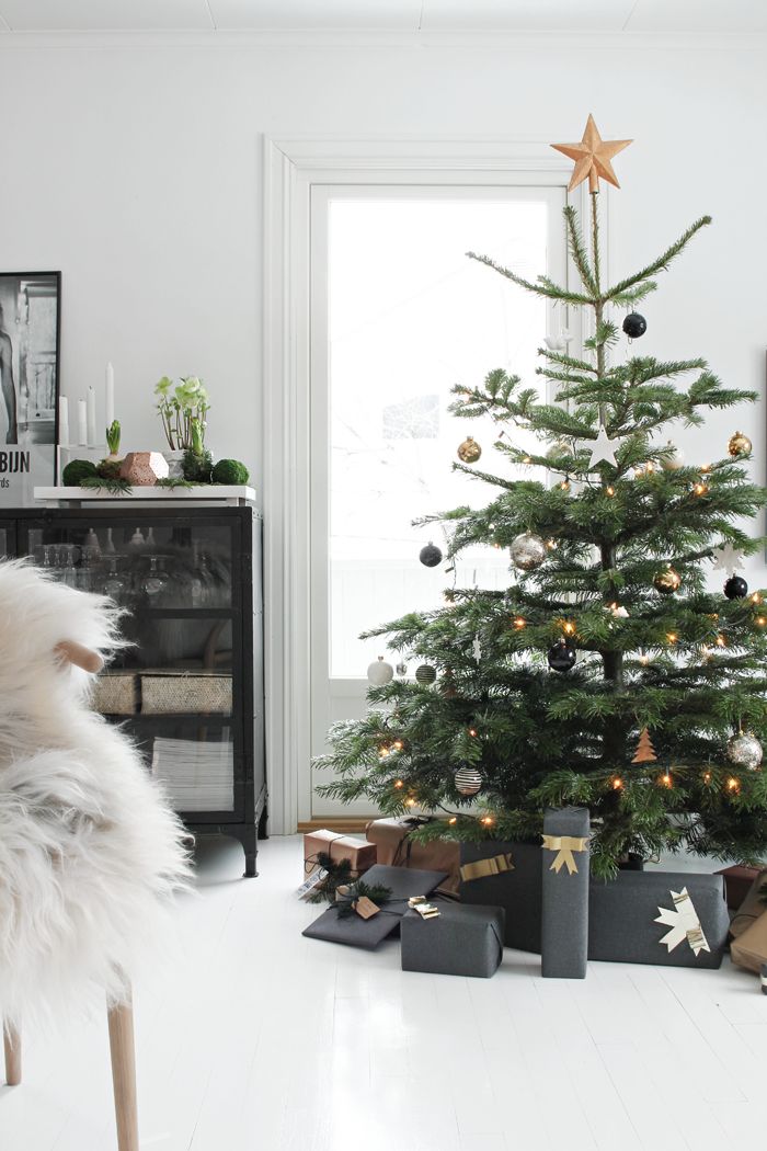 Christmas tree decorated with gold, black, and white ornaments