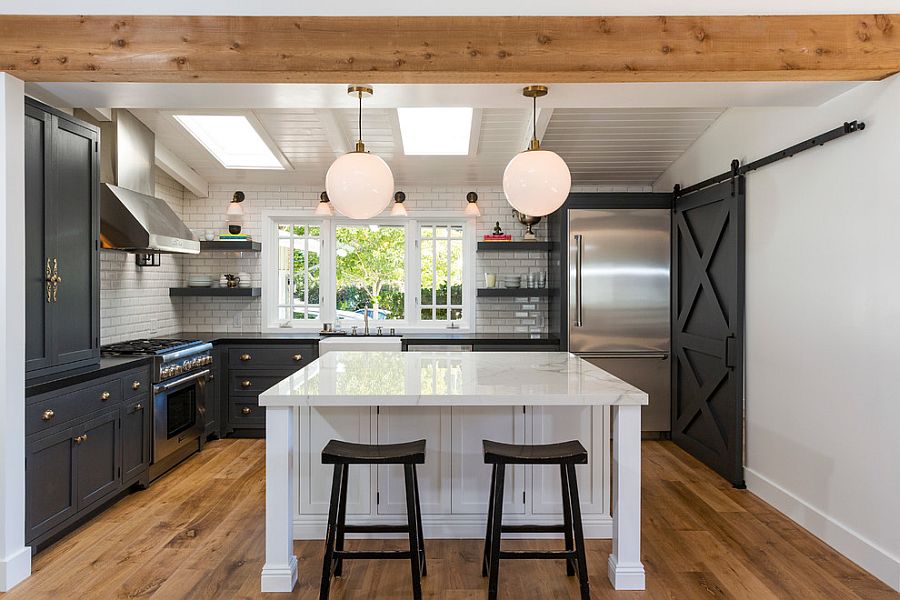 Classy Use Of Gray In The Cheerful Beach Style Bathroom 