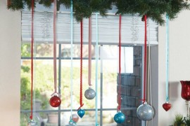 7 Festive Decorations to Hang in Your Windows for the Holidays
