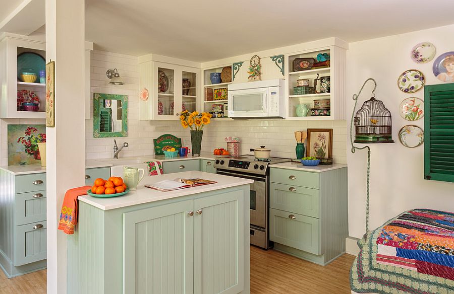 Comfy kitchen exudes a relaxed, feminine vibe [Design: Alison Kandler Interior Design / Mark Lohman Photography]