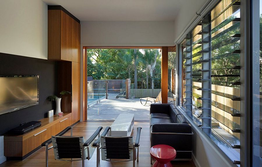 Design of the windows allows homeowners to switch between privacy and open views