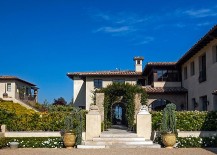 Fabulous-entry-of-the-Malibu-home-with-distinct-Tuscan-appeal-217x155