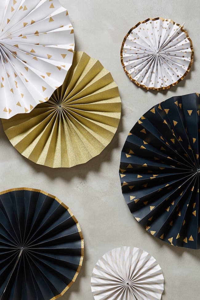 20 Chic Black, Gold & White Holiday & Christmas Decorations