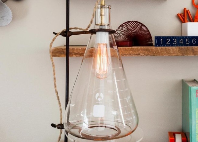 15 Edgy And Industrial Table Lamps Decoist   Industrial Desk Lamp Made From An Old Beaker 650x467 