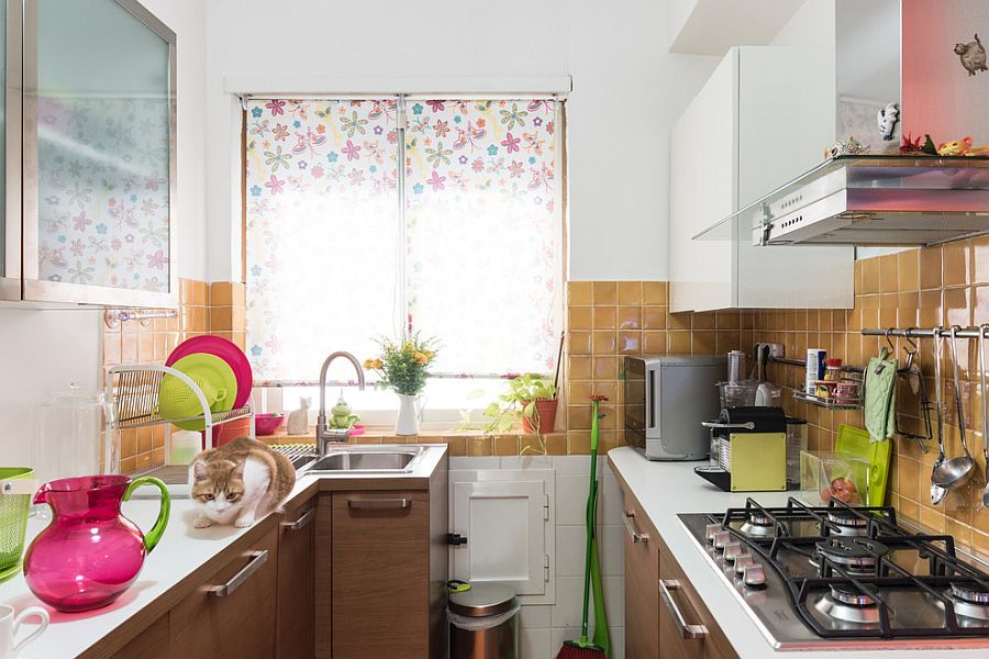 Kitchenware adds color to the shabby chic kitchen [From: Paolo Fusco Photo]