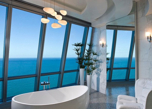 20 Luxurious Bathrooms with a Scenic View of the Ocean