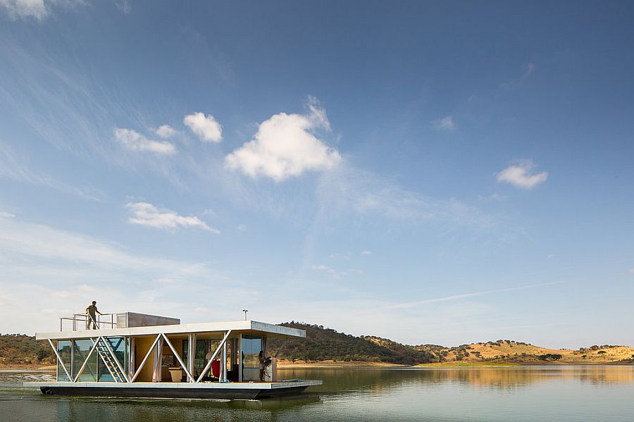 Modular floating house can travel at the speek of three knots