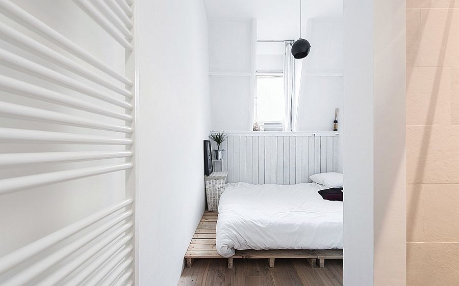 Tiny Scandinavian style bedroom in white