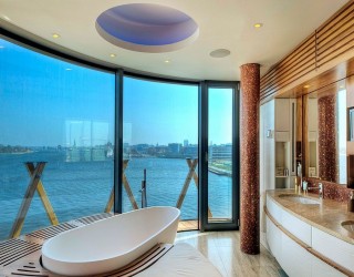 20 Luxurious Bathrooms with a Scenic View of the Ocean