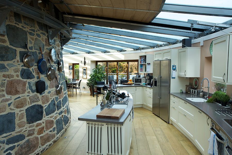 Amazing kitchen with curved wall, island and retractable glass roof [Design: CCD Architects]