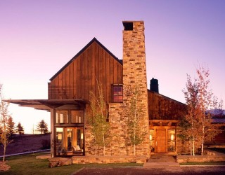 Mount Wilson Residence: Rustic Family Retreat Reinterprets the Classic Barn