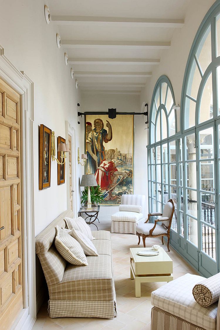 Beautiful solarium with classy Mediterranean charm [Design: Lorenzo Castillo]