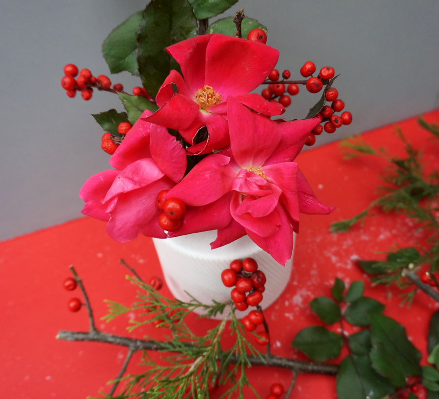 Christmas centerpiece with roses and berries