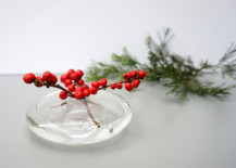 Clean-and-modern-holiday-centerpiece-217x155