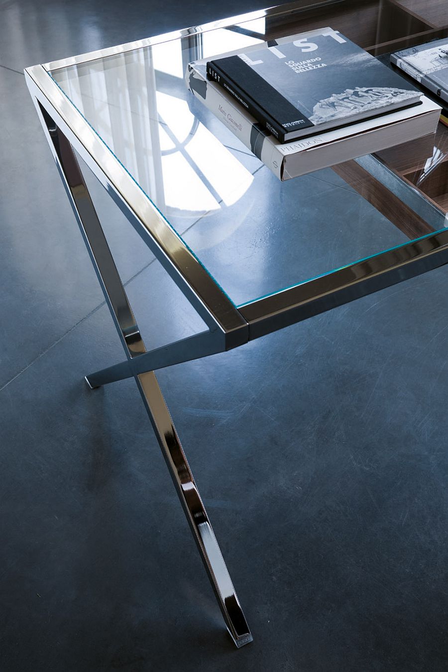 Closer look at the fabulous Stylo desk