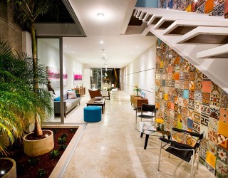 Indoor Garden and Innovative Use of Tiles: Vibrant Home in Mérida