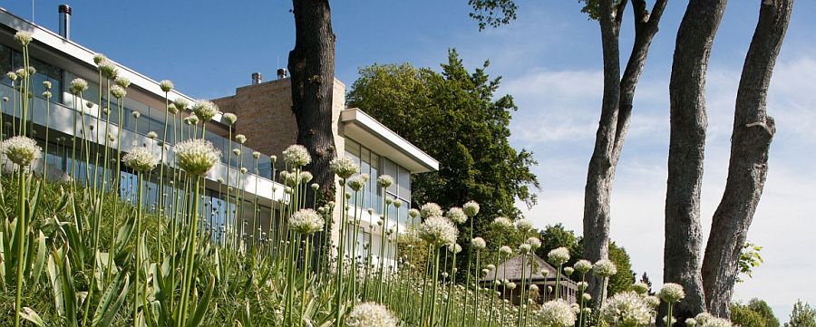 Contemporary home in Munich overlooking Lake Starnberg