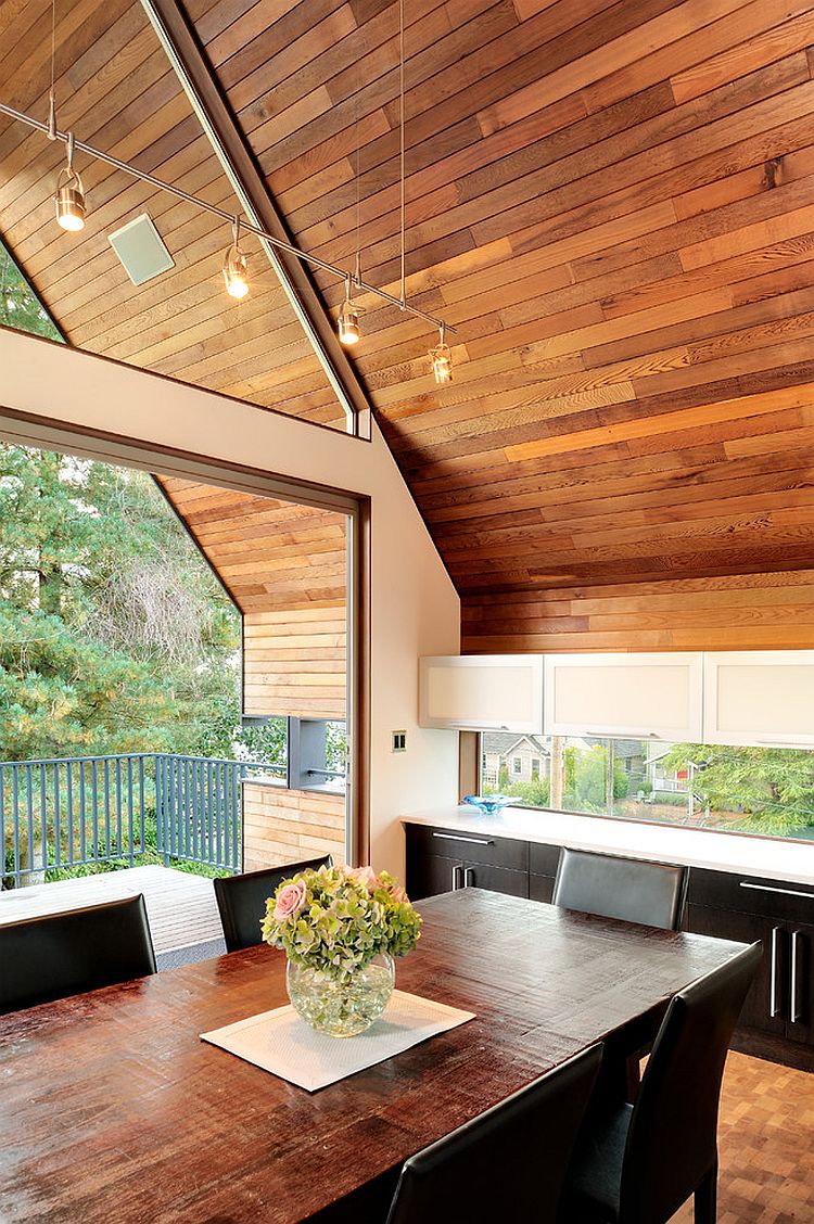 Dining room connected with the small deck outside