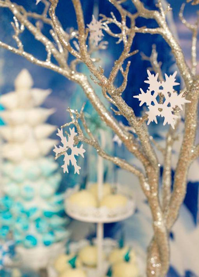 Frozen party decorations featured at Kara's Party Ideas