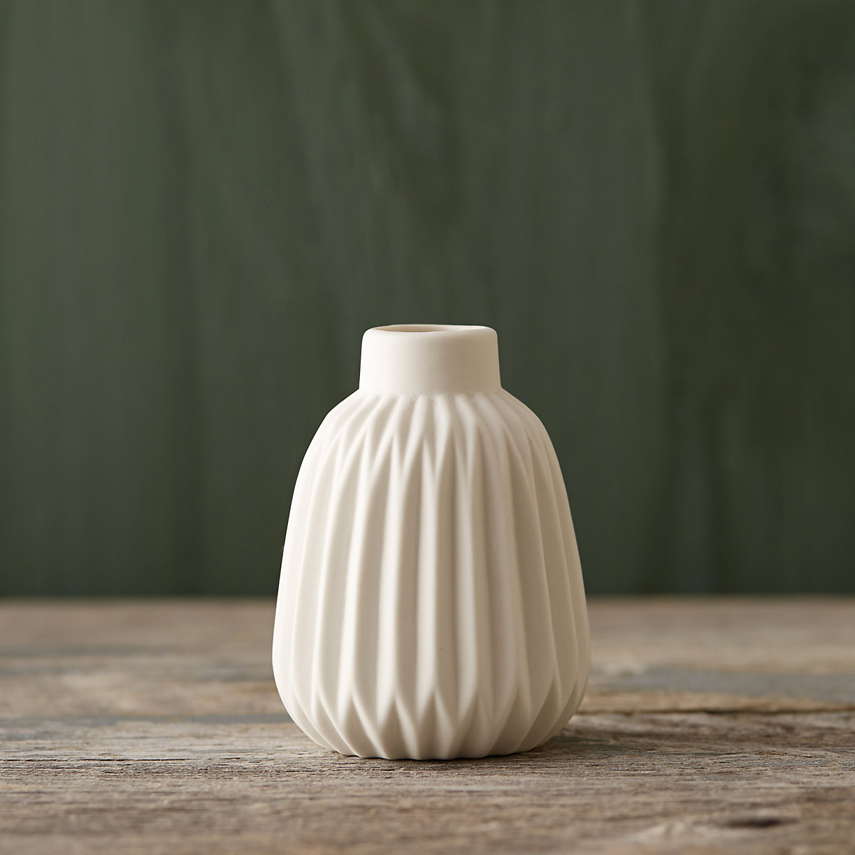 Geo porcelain vase from Terrain