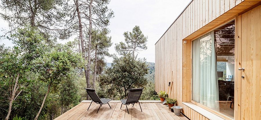 Minimal wooden deck of Casa LLP with a view of Collserola mount