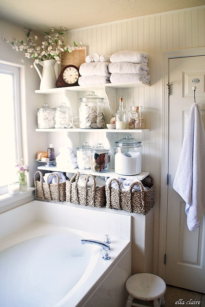 Open shelves next to the bathtub