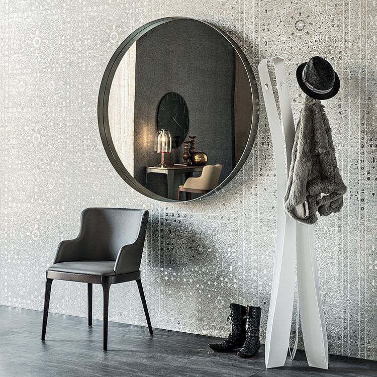 Round wall mirror that combines classic and contemporary styles