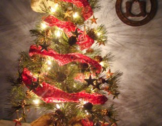 8 Beautifully Unusual Christmas Tree Topper Ideas