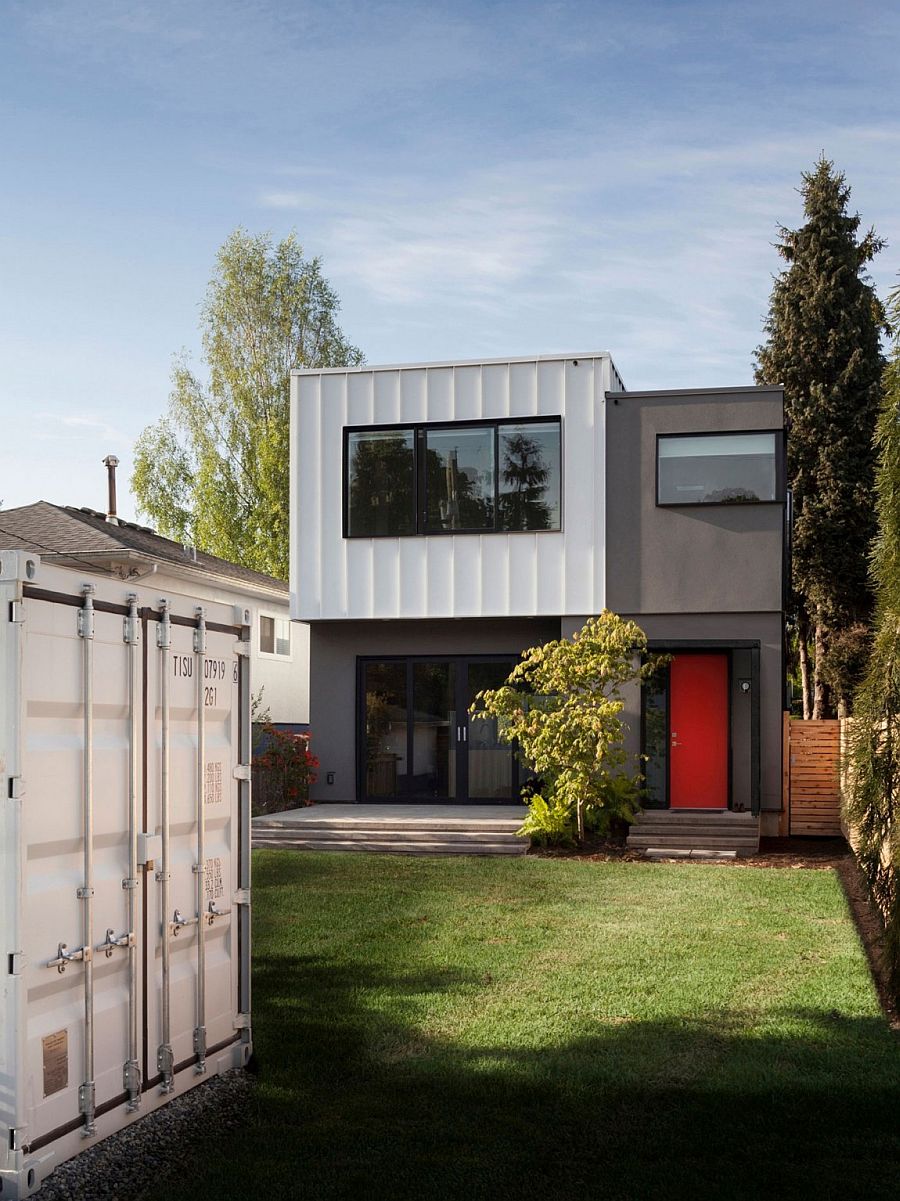 Small rear garden connected with the interior using glass doors