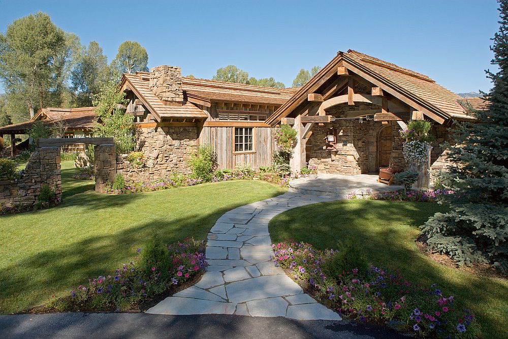 Stone pathway leading to the entrance of the Jackson holiday home