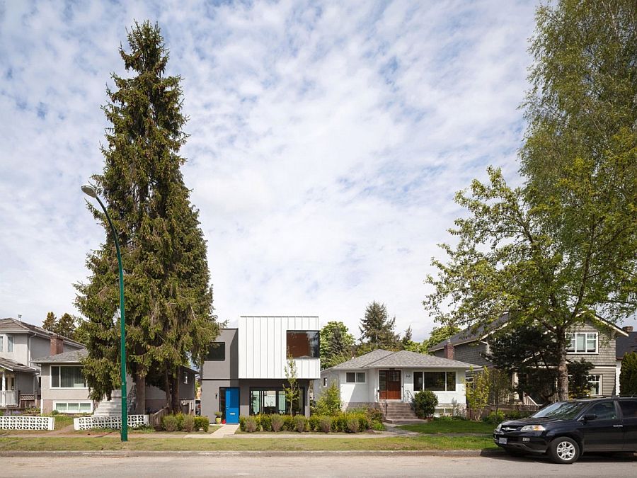 Street view of the contemporary Grade House in East Vancouver