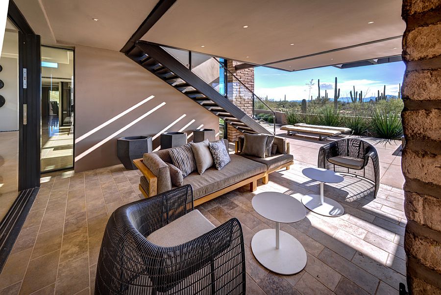 Stylish indoor-outdoor interplay shapes cool Tucson home