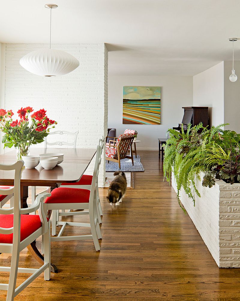 Tasteful use of planters to delineate space in the living area [Design: Jessica Helgerson Interior Design]