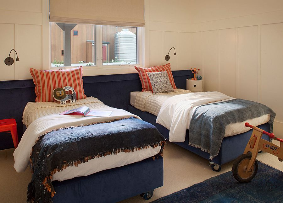 Twin beds on casters for the small kids' bedroom