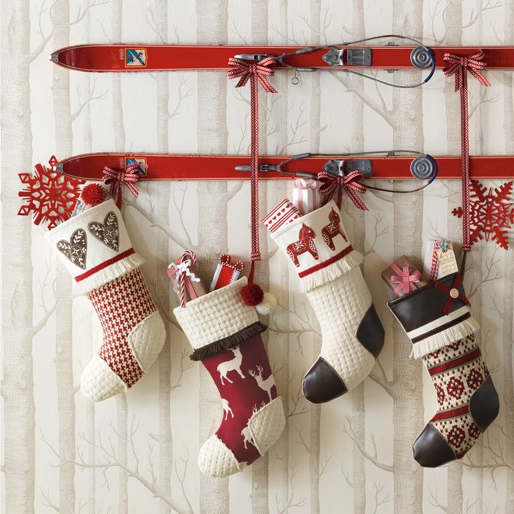 Vintage Skis With Stocking Nice Christmas Decorating Ideas