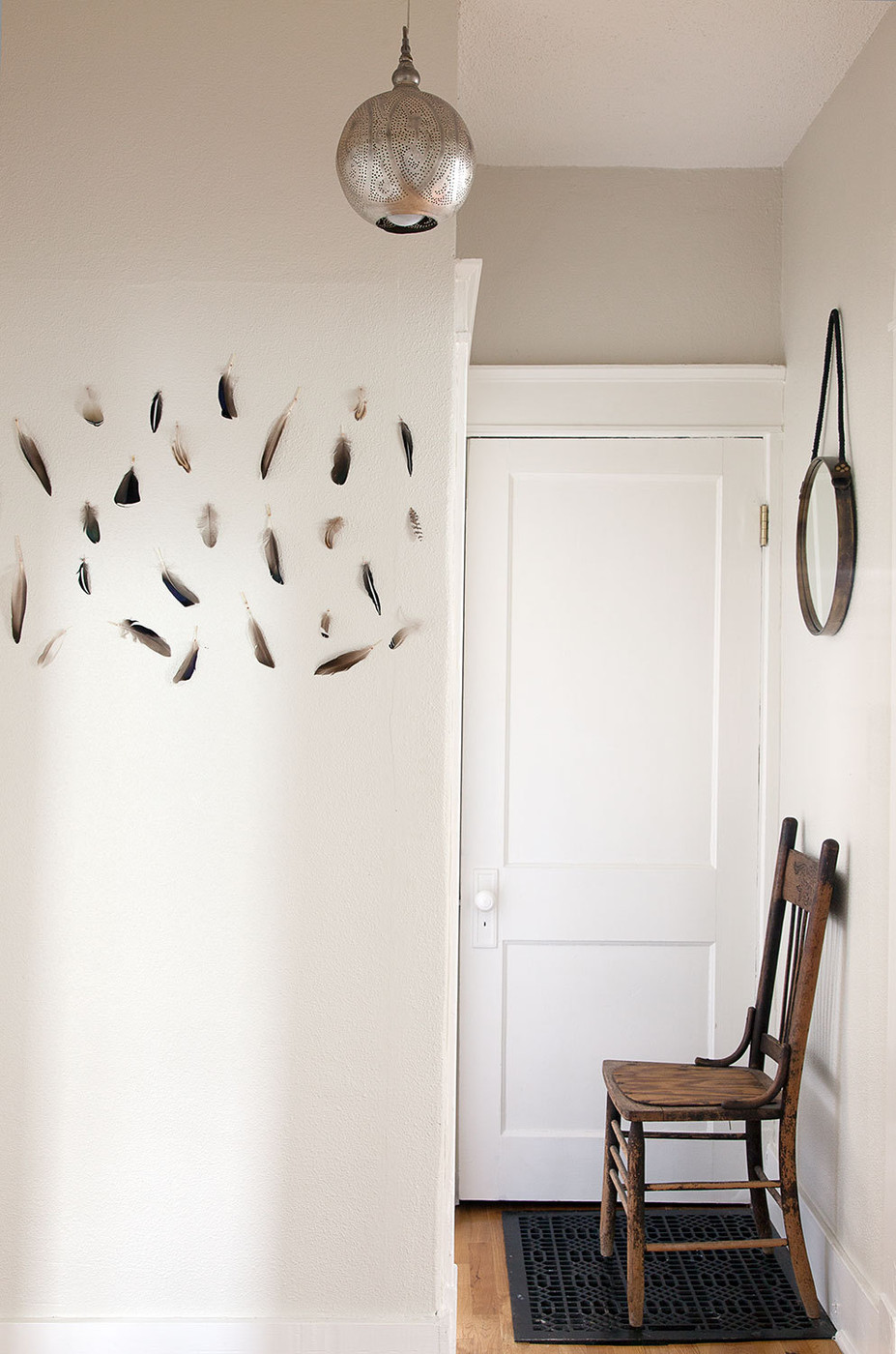 A simple yet stylish entryway