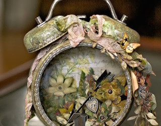 15 Altered Vintage Alarm Clocks for Some Crafty DIY Inspiration